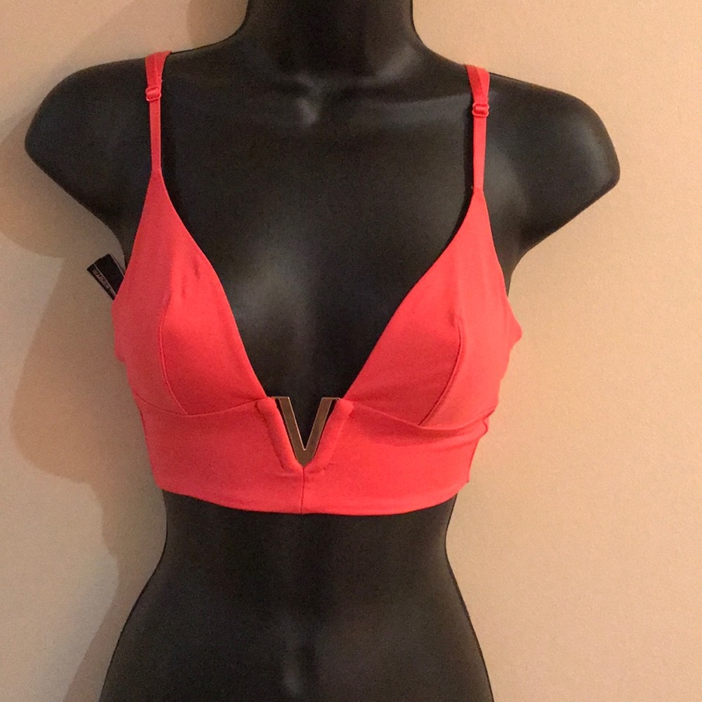 A perfect fitting VS  plunge bralette